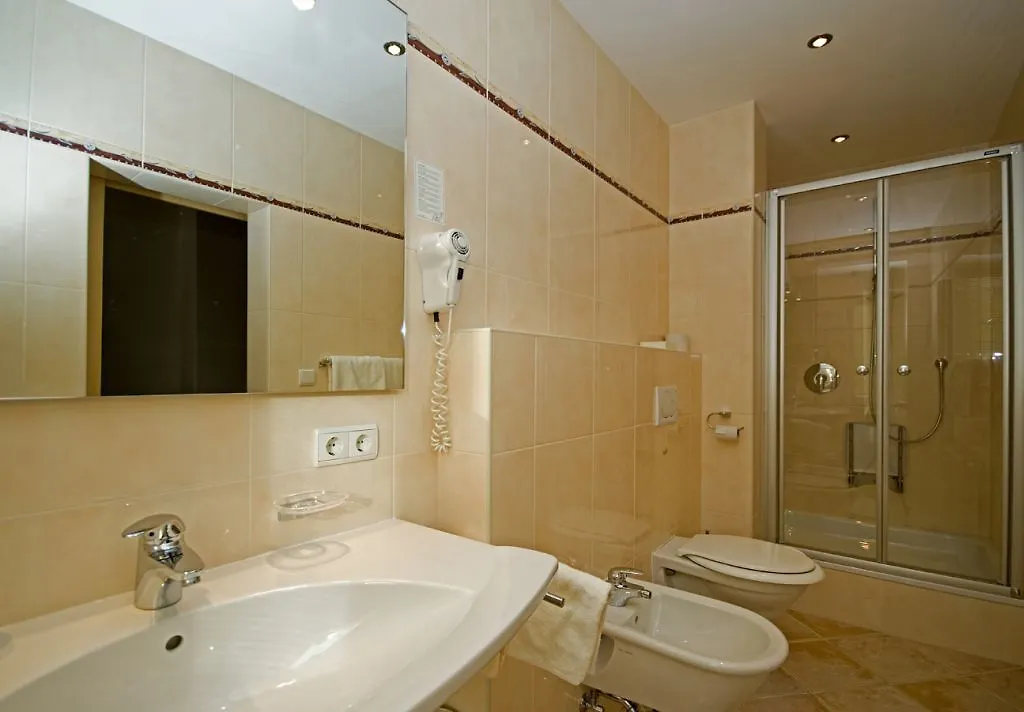 Hotel Altpradl Innsbruck 3*,